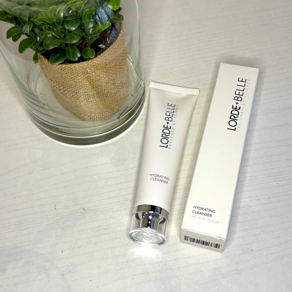 White Cleanser and Exfoliant for a Modern Skincare Routine